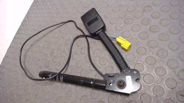 Foto: GURTSTRAFFER VORN LINKS eines Ford Fiesta