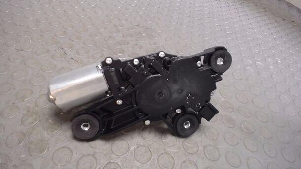 Foto: SCHEIBENWISCHERMOTOR HINTEN eines Ford Focus Turnier 1.6 TDCi DPF