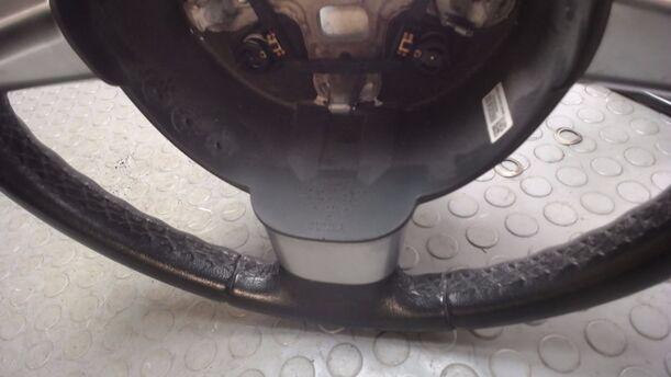 Foto: LEDERLENKRAD ( OHNE AIRBAG ) eines Ford Focus Turnier 1.6 TDCi DPF Fun