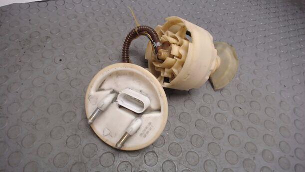 Foto: KRAFTSTOFFPUMPE eines VW Passat Variant 1.8 5V GLX