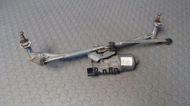 Foto: SCHEIBENWISCHERMOTOR VORN eines VW Golf 1.4 Fun