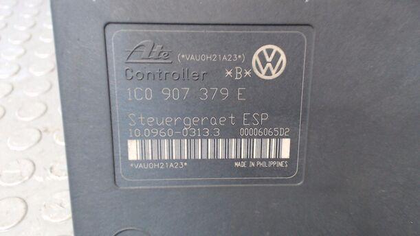 Foto: HAUPTBREMSAGGREGAT ABS eines VW Golf 1.4 Fun