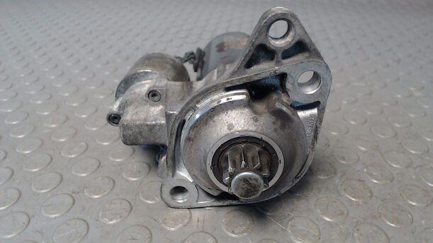 Foto: ANLASSER / STARTER BOSCH) eines VW Golf 1.4 Fun
