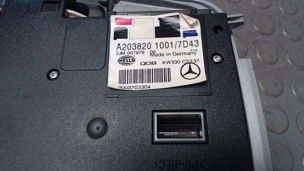 Foto: INNENRAUMLEUCHTE/ INNENLEUCHTE eines Mercedes-Benz C 200 Kompressor Fun