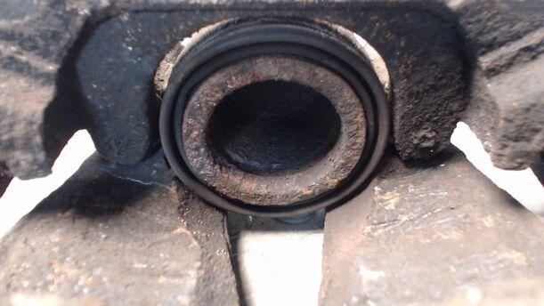 Foto: BREMSSATTEL VORN LINKS eines Opel Astra 1.7 CDTI Caravan Sport