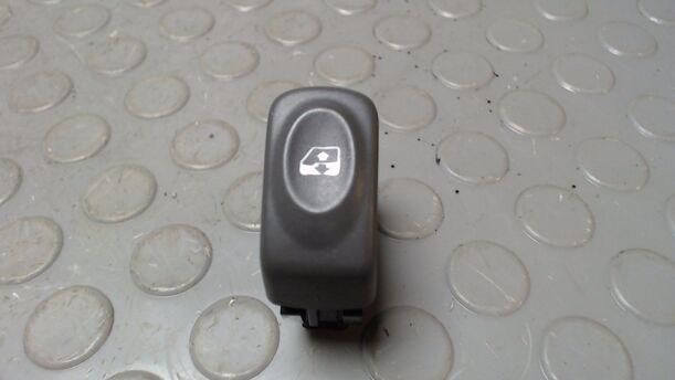 Foto: SCHALTER FENSTERHEBER eines Renault Scenic 1.6 16V