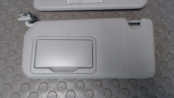 Foto: SONNENBLENDEN eines Suzuki Alto 1.0 Sport