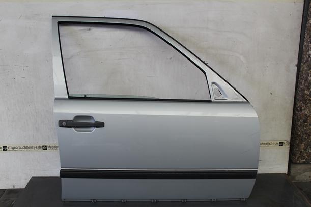 Foto: TÜR VORN RECHTS eines Mercedes-Benz 200