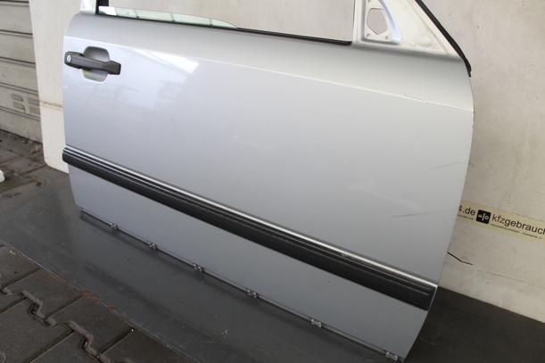 Foto: TÜR VORN RECHTS eines Mercedes-Benz 200