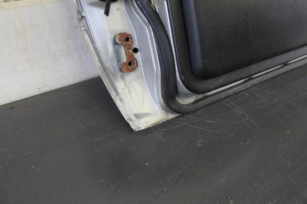 Foto: TÜR VORN RECHTS eines Mercedes-Benz 200