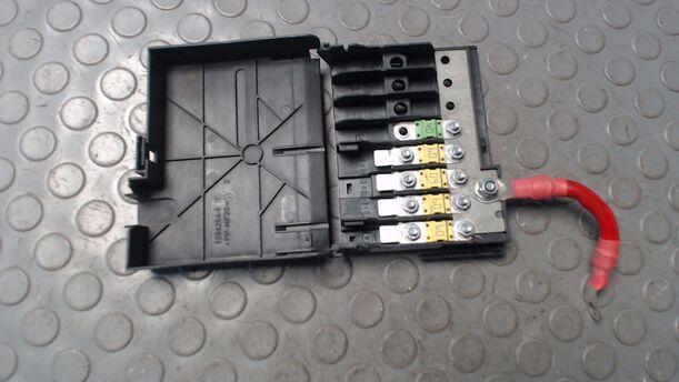 Foto: SICHERUNGSKASTEN BATTERIE eines Ford Fiesta 1.6 Sport