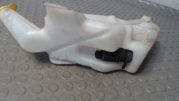 Foto: SCHEIBENWASCHBEHÄLTER eines Opel Astra Cabrio 1.8 16V