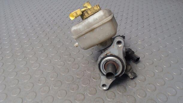 Foto: HAUPTBREMSZYLINDER eines VW New Beetle 1.9 TDI