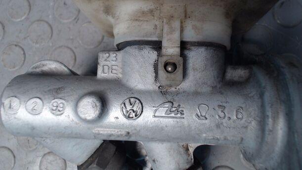 Foto: HAUPTBREMSZYLINDER eines VW New Beetle 1.9 TDI