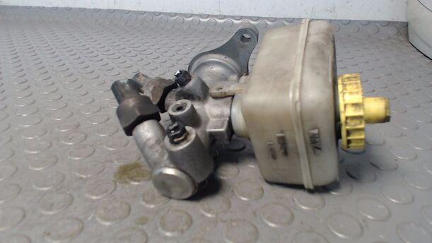 Foto: HAUPTBREMSZYLINDER eines VW New Beetle 1.9 TDI