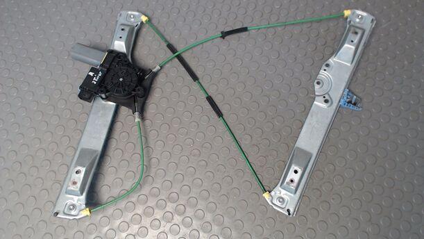 Foto: FENSTERHEBER ELEKTRISCH RECHTS (3-Türer) eines Opel Corsa 1.0 12V