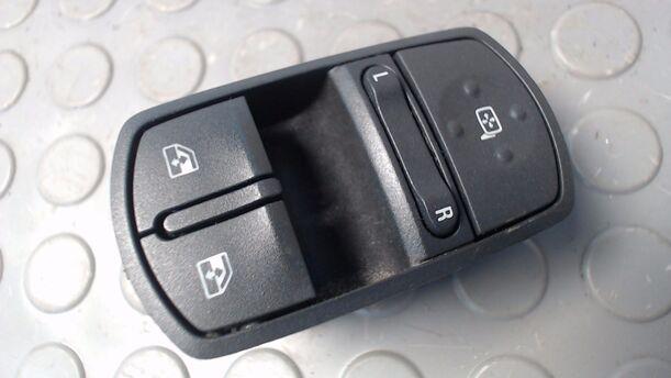 Foto: FENSTERHEBERSCHALTER eines Opel Corsa 1.0 12V
