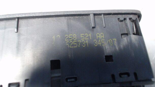 Foto: FENSTERHEBERSCHALTER eines Opel Corsa 1.0 12V