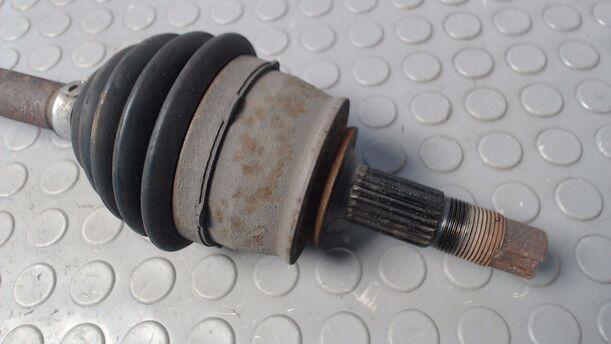 Foto: ANTRIEBSWELLE LINKS eines Opel Corsa 1.0 12V