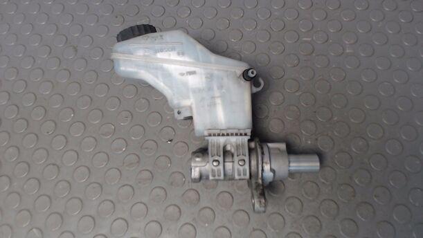 Foto: HAUPTBREMSZYLINDER eines Opel Corsa 1.0 12V