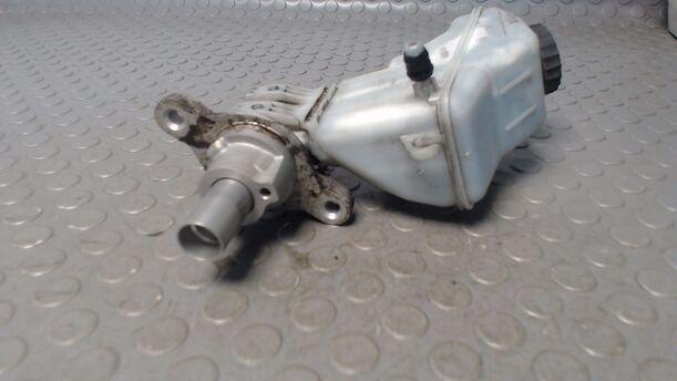 Foto: HAUPTBREMSZYLINDER eines Opel Corsa 1.0 12V