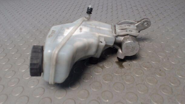 Foto: HAUPTBREMSZYLINDER eines Opel Corsa 1.0 12V