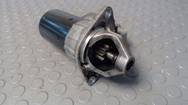 Foto: ANLASSER / STARTER BOSCH eines Opel Corsa 1.0 12V