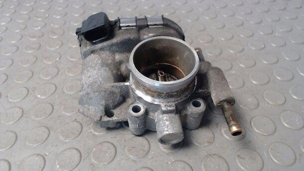 Foto: DROSSELKLAPPENSTUTZEN BOSCH eines Opel Corsa 1.0 12V
