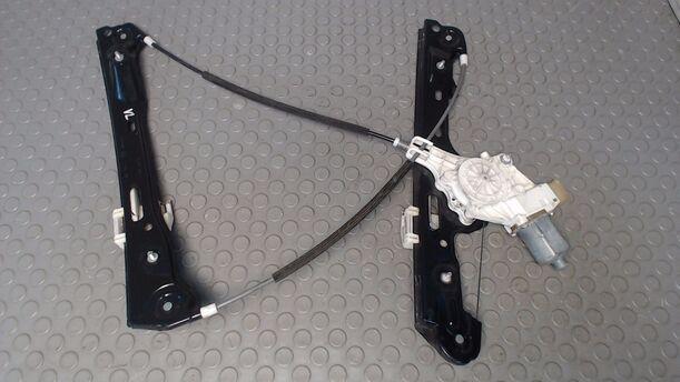 Foto: FENSTERHEBER ELEKTRISCH VORN LINKS (4/5-TÜRER) eines BMW 118d DPF CLX