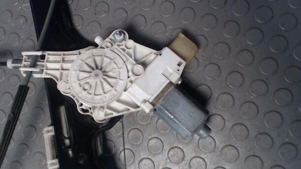 Foto: FENSTERHEBER ELEKTRISCH VORN LINKS (4/5-TÜRER) eines BMW 118d DPF CLX