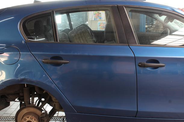 Foto: TÜR HINTEN RECHTS eines BMW 118d DPF