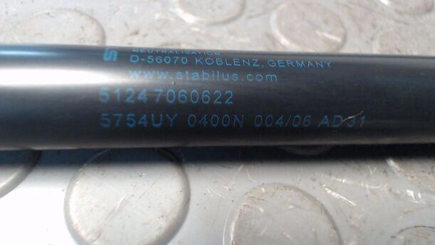 Foto: HECKKLAPPENDÄMPFERPAAR eines BMW 118d DPF