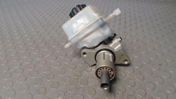 Foto: HAUPTBREMSZYLINDER eines BMW 118d DPF