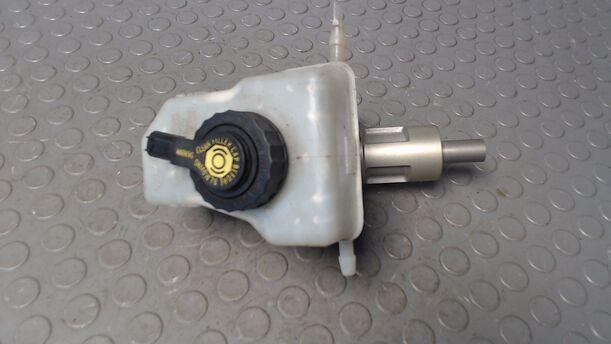 Foto: HAUPTBREMSZYLINDER eines BMW 118d DPF