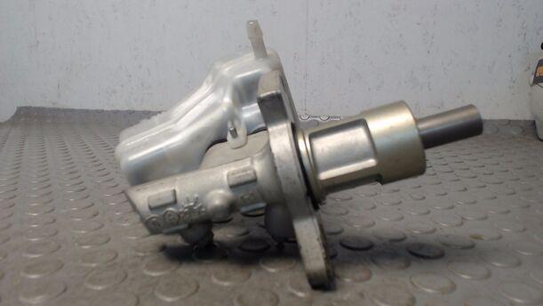 Foto: HAUPTBREMSZYLINDER eines BMW 118d DPF