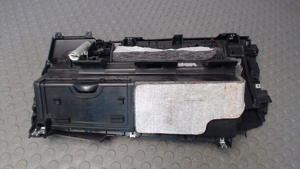 Foto: HANDSCHUHFACH eines BMW 118d DPF CLX