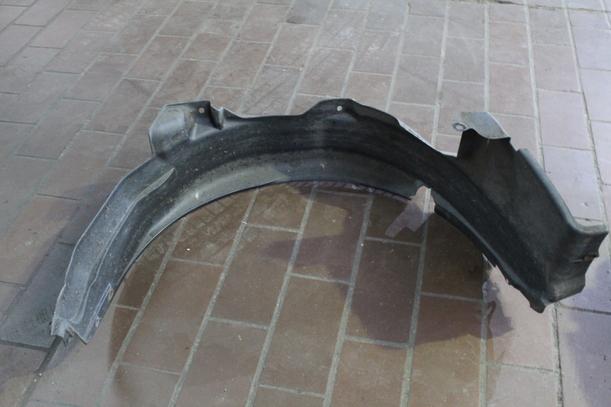 Foto: RADHAUSSCHALE/ INNENRADHAUS VORN LINKS eines Volvo V40 1.9 D Sport