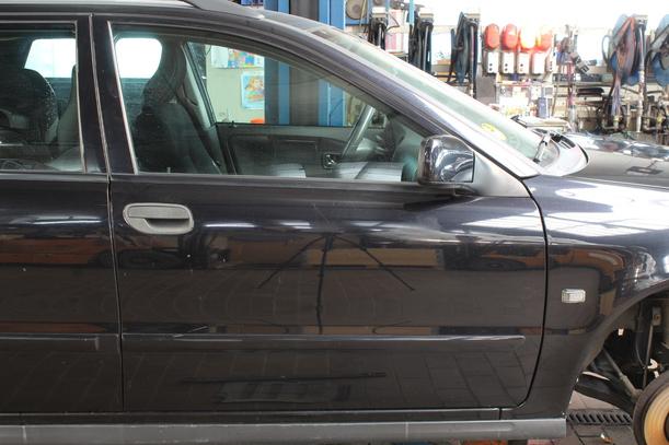 Foto: TÜR VORN RECHTS eines Volvo V40 1.9 D Sport