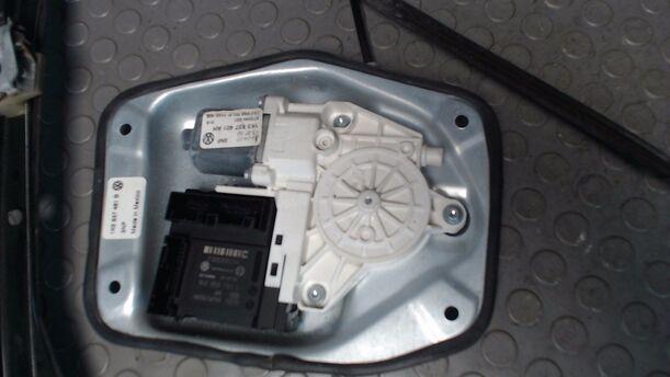 Foto: FENSTERHEBER ELEKTRISCH VORN LINKS eines VW Golf Variant 1.9 TDI DPF