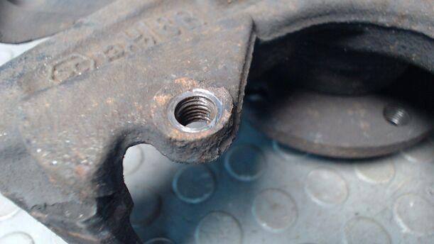 Foto: ACHSSCHENKEL VORN LINKS eines VW Golf Variant 1.9 TDI DPF