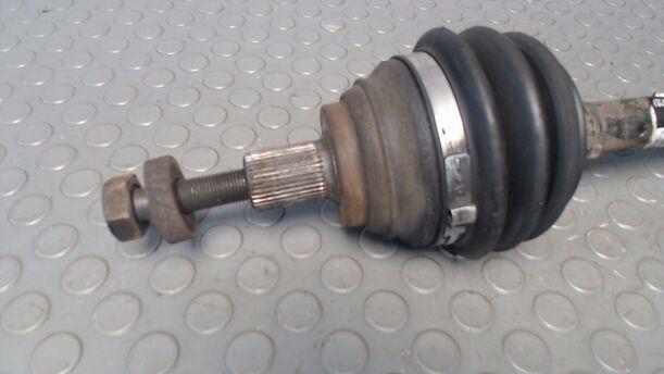 Foto: ANTRIEBSWELLE LINKS eines VW Golf Variant 1.9 TDI DPF