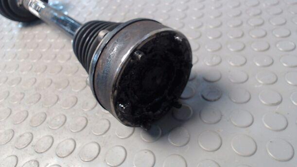 Foto: ANTRIEBSWELLE LINKS eines VW Golf Variant 1.9 TDI DPF