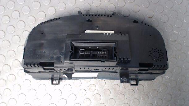 Foto: TACHOEINHEIT eines VW Golf Variant 1.9 TDI DPF