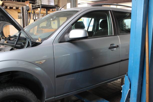 Foto: TÜR VORN LINKS eines Ford Mondeo 2.0 Turnier TDCi DPF