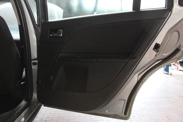 Foto: TÜR VORN RECHTS eines Ford Mondeo 2.0 Turnier TDCi DPF