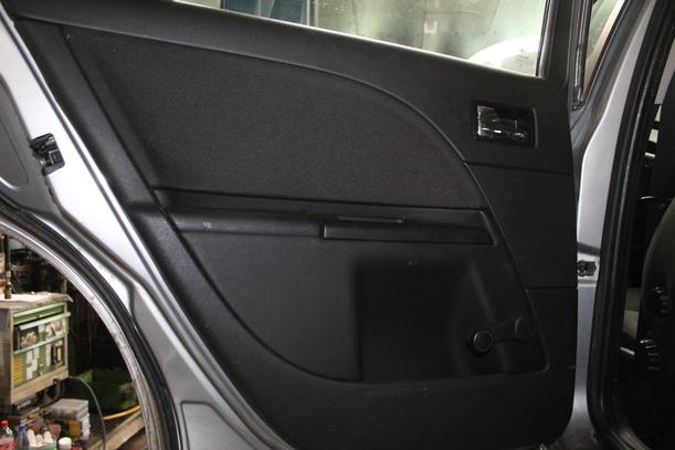 Foto: TÜR HINTEN LINKS eines Ford Mondeo 2.0 Turnier TDCi DPF