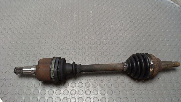 Foto: ANTRIEBSWELLE LINKS eines Ford Mondeo 2.0 Turnier TDCi DPF
