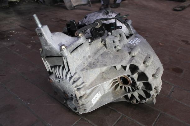 Foto: SCHALTGETRIEBE 6-GANG eines Ford Mondeo 2.0 Turnier TDCi DPF