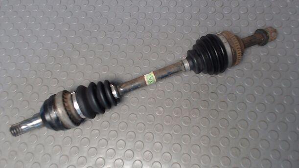 Foto: ANTRIEBSWELLE LINKS eines Daewoo Kalos 1.4 Sport
