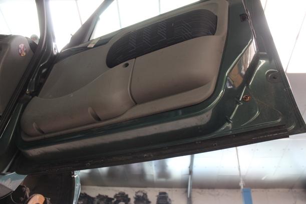 Foto: TÜR VORN RECHTS eines Renault Kangoo 1.2 16V